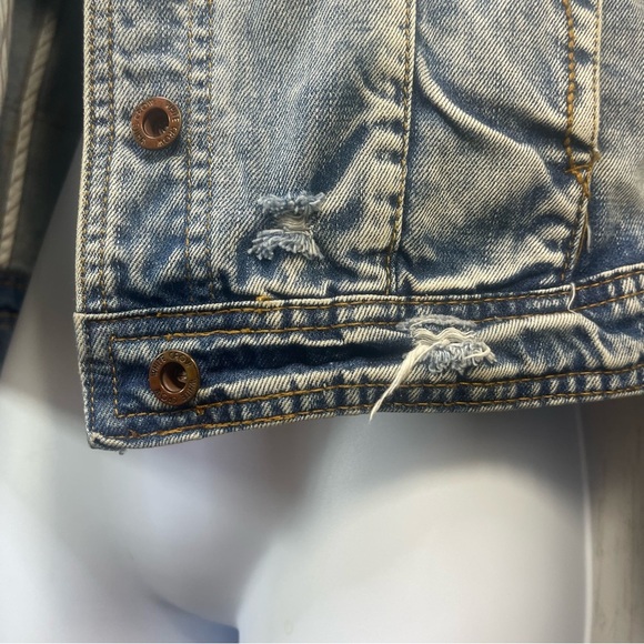 WHITE CROW Distressed Jean Jacket Stitching Detail at Pockets Small - Picture 6 of 10
